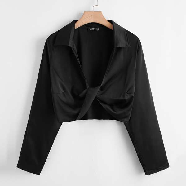 

Plus Twist Front Crop Blouse, Black