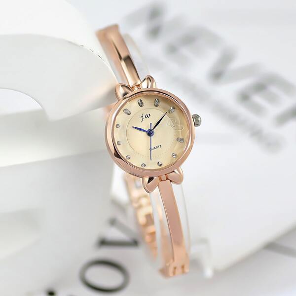 

Rhinestone Decor Round Pointer Quartz Watch