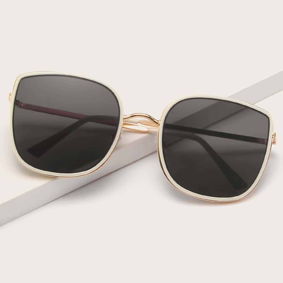 

Metal Frame Sunglasses