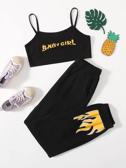 بنات نار و بطباعة عبارة صدرية كامي قصير مع بنطلون طقم