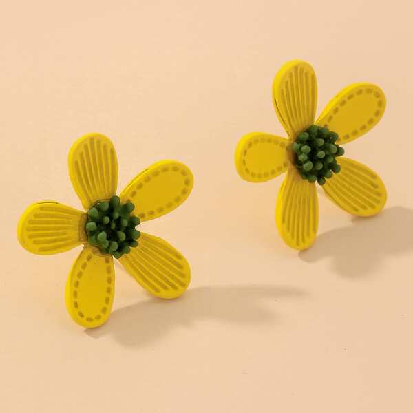 

Flower Design Earrings, Yellow