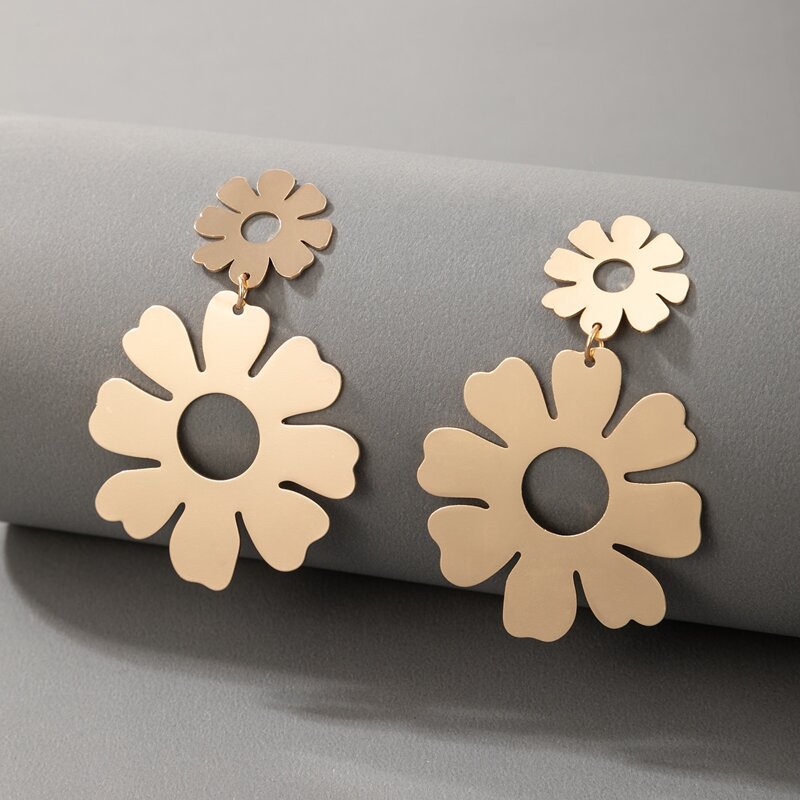 

Hollow Out Flower Drop Earrings, Gold