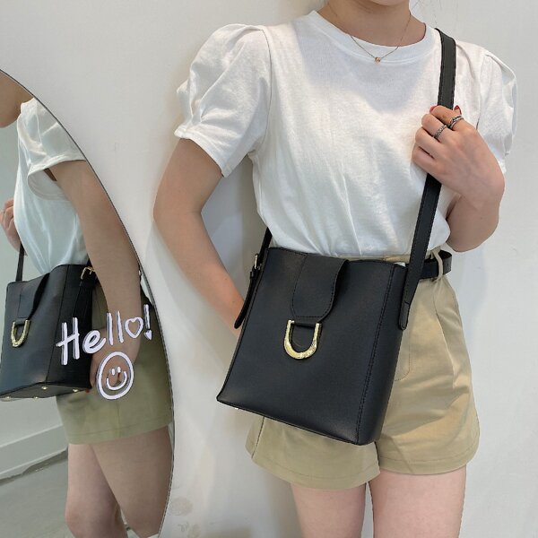 

Minimalist Metal Decor Crossbody Bag, Black