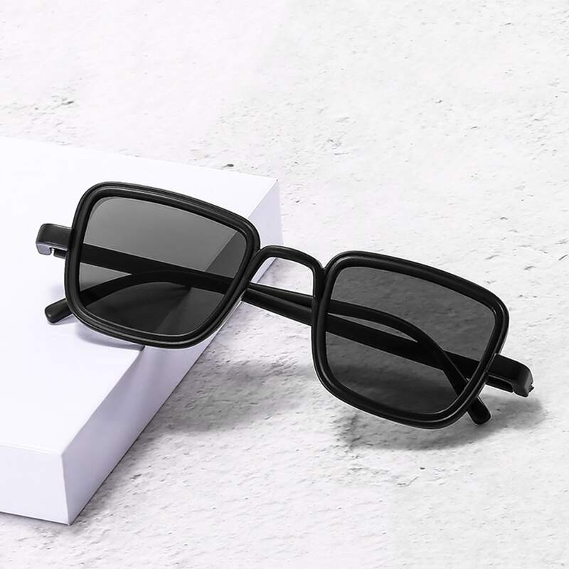

Guys Square Frame Sunglasses, Grey
