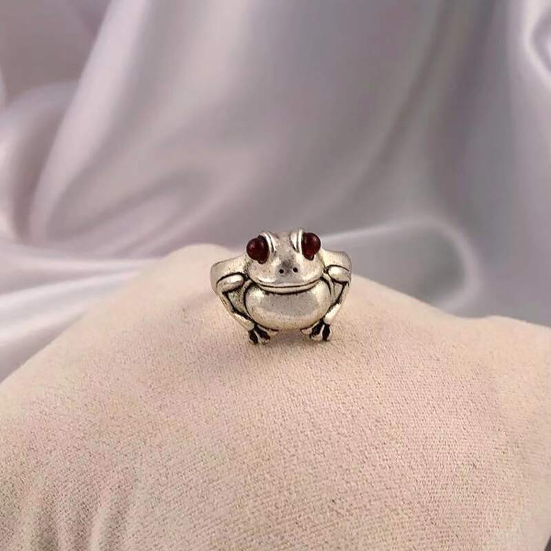 

Frog Decor Ring, Silver