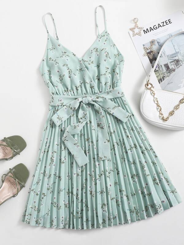 SHEIN Vestido de tirantes con fruncido floral con cinturón