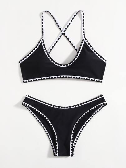 Ensemble de bikini avec bordure contrastée pour les vacances d'été à la plage
