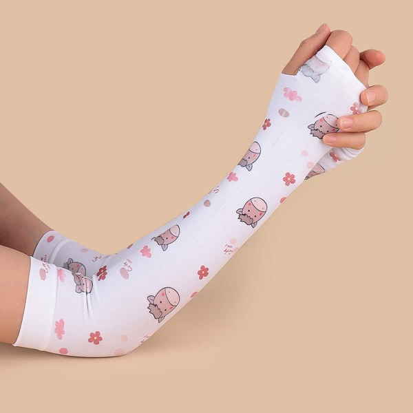 

Letter Graphic Sun Protection Gloves, White