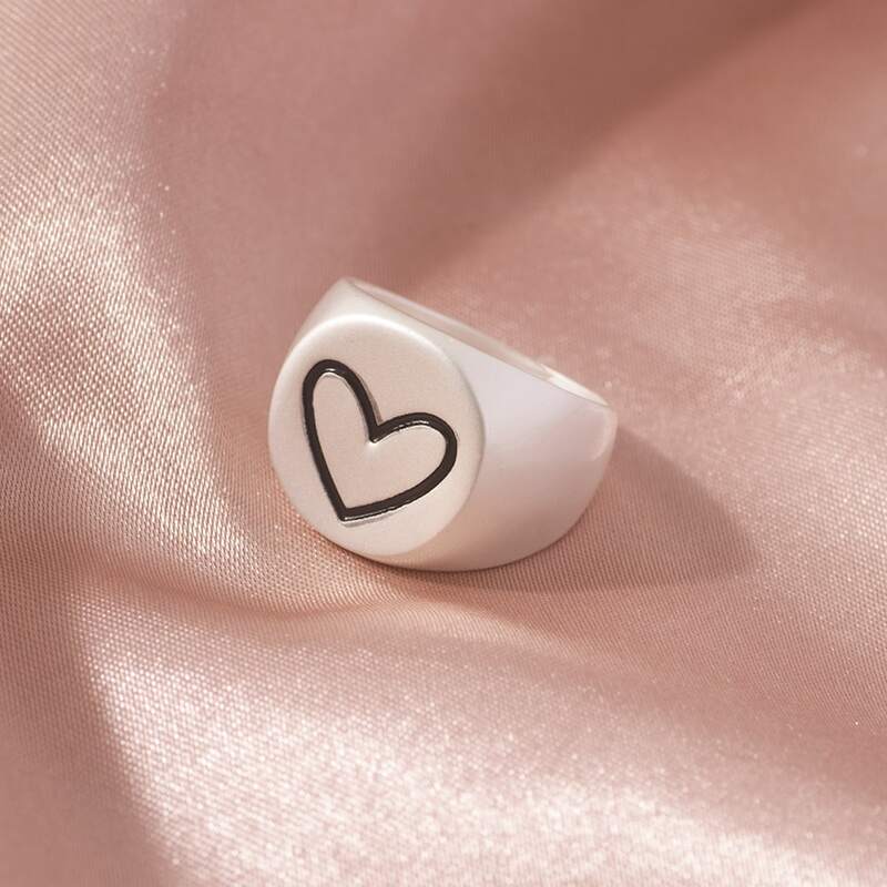 

Heart Design Ring, Black