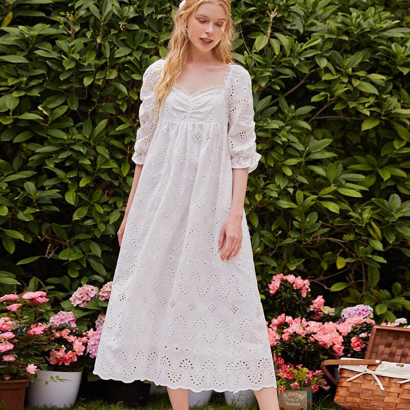 

Eyelet Embroidery Sweetheart Neck Night Dress, White