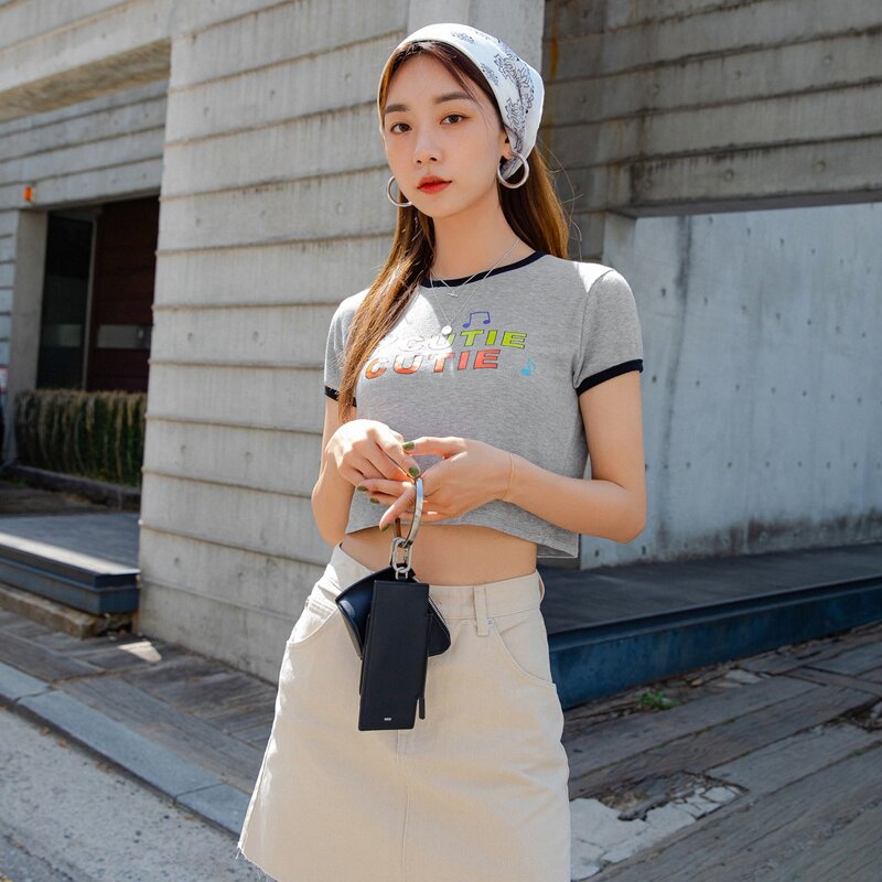 

Cartoon And Letter Graphic Crop Tee, Light grey