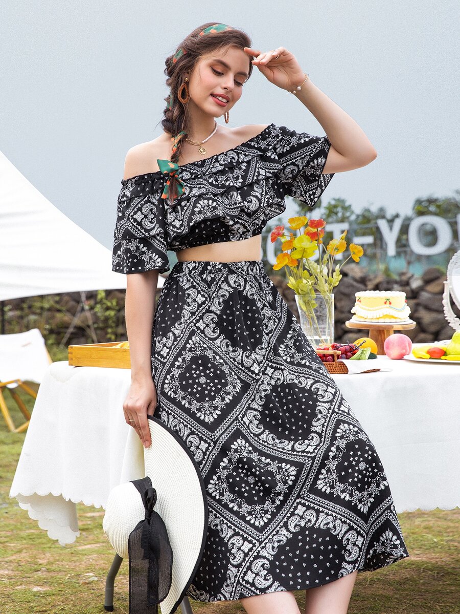 Top mit Patchwork & Paisley Muster und geschichtetem Saum & Rock