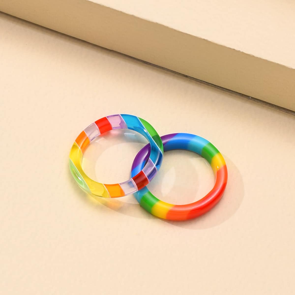 

2pcs Rainbow Striped Ring, Multicolor