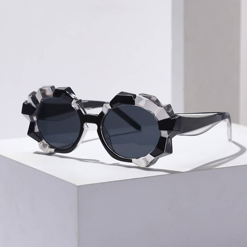 

Textured Frame Sunglasses