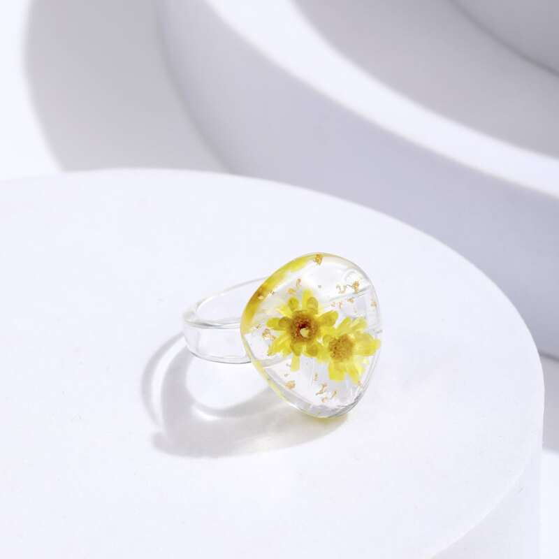 

Flower Decor Resin Ring, Yellow