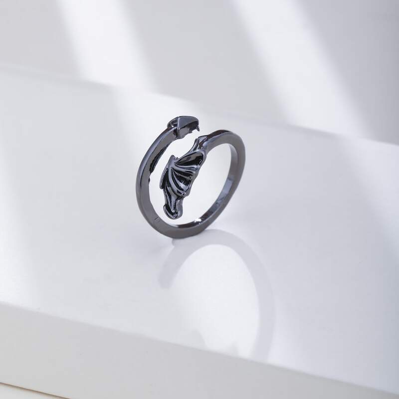 

Wing Design Ring, Black