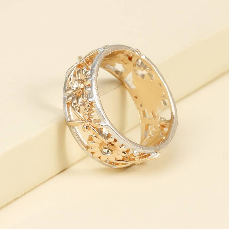 

Hollow Out Flower Ring, Gold