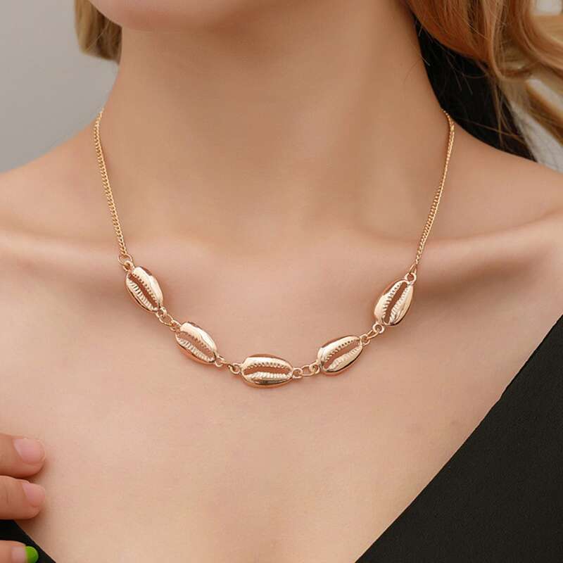 

Shell Decor Necklace, Gold