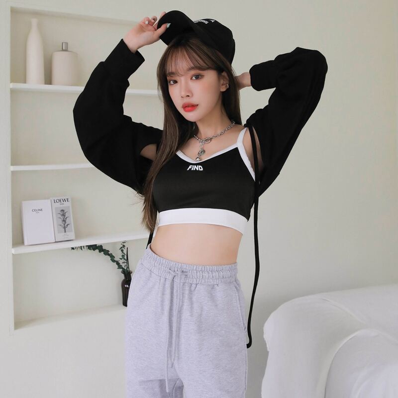 

Letter Graphic Crop Cami Top, Black