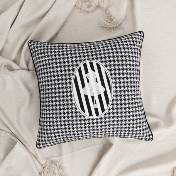 

Houndstooth Pattern Cushion Cover Without Filler, Black and white