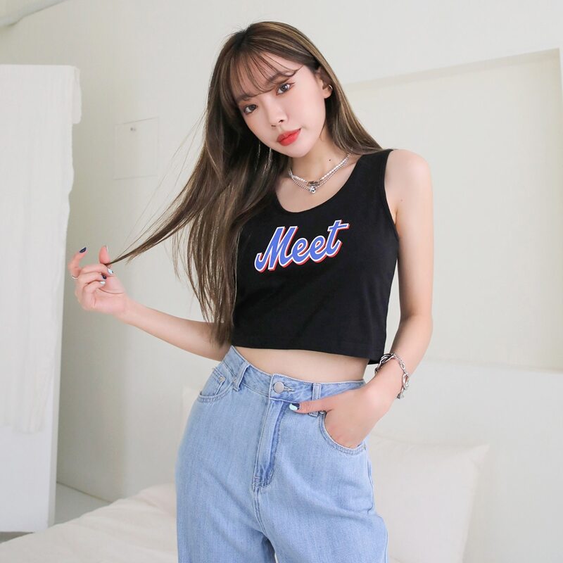 

Letter Graphic Crop Tank Top, Black