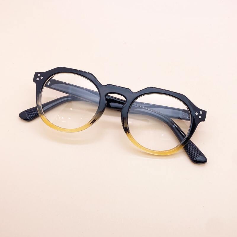 

Simple Frame Eyeglasses