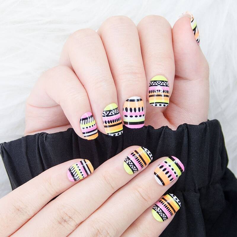 

24pcs Graphic Fake Nail & 1sheet Tape & 1pc Nail File, Multicolor
