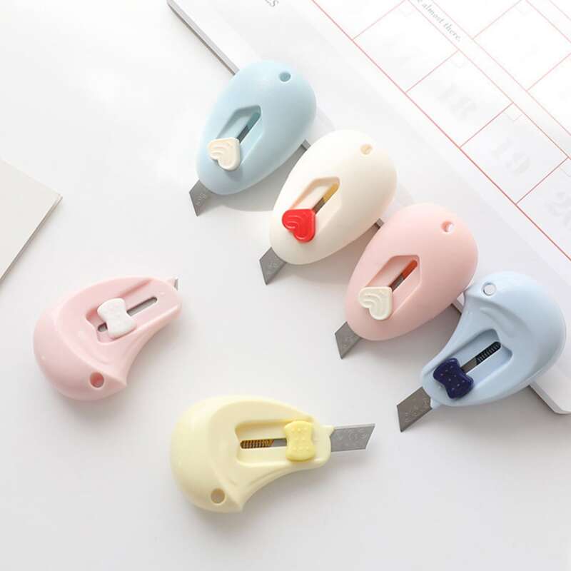 

2pcs Random Heart Mini Utility Knife, Multicolor