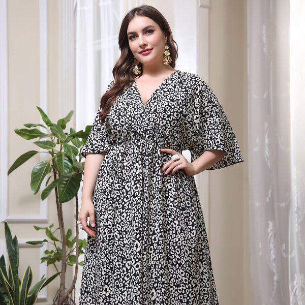 

Plus Allover Print Surplice Front Dress, Black and white