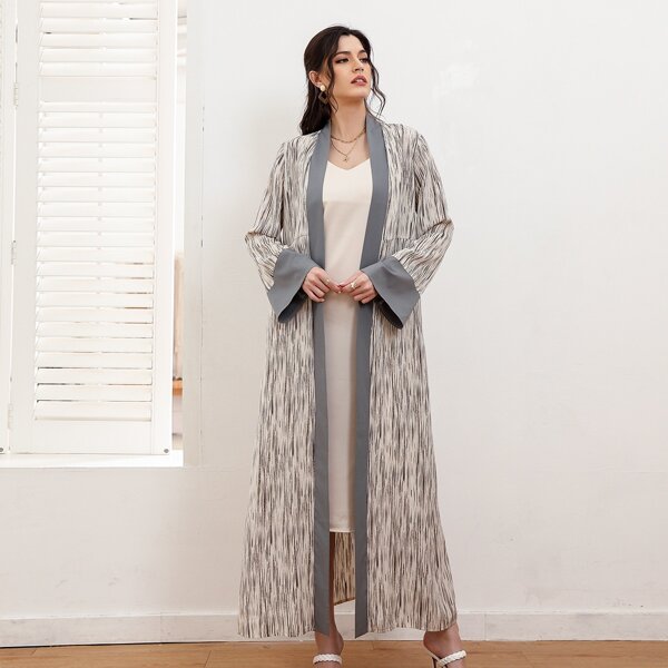 

Contrast Panel Belted Abaya, Multicolor