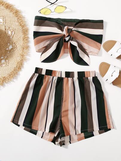 طقم شورت مع لباس علوي مكشوف بربطة امامي ومخطط بالوان متجانس