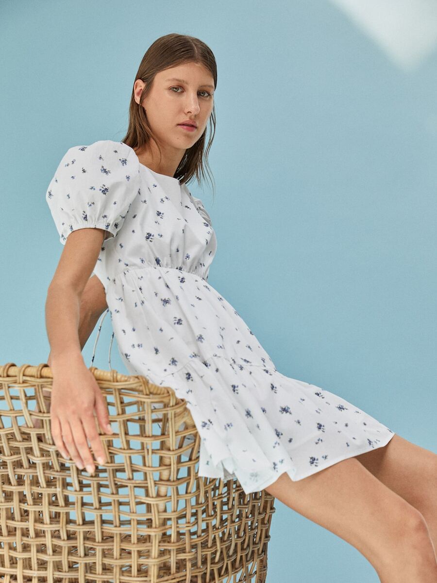 SHEIN 泡泡袖綁結露背小碎花洋裝 - 白色 - 查看 1