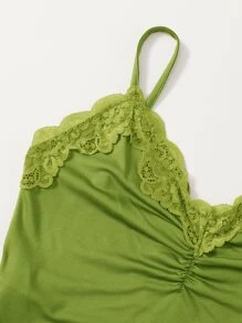 SHEIN EZwear Top de tirantes fruncido con encaje en contraste - Verde Lima - Ver 4