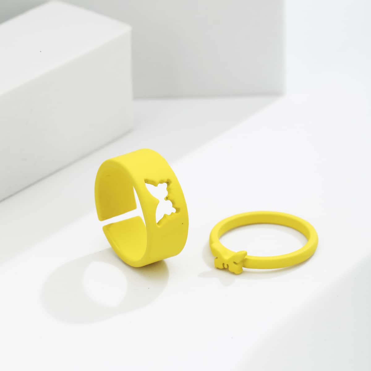 

2pcs Butterfly Decor Ring, Yellow