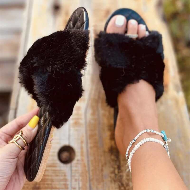 

Criss Cross Fluffy Slides, Black