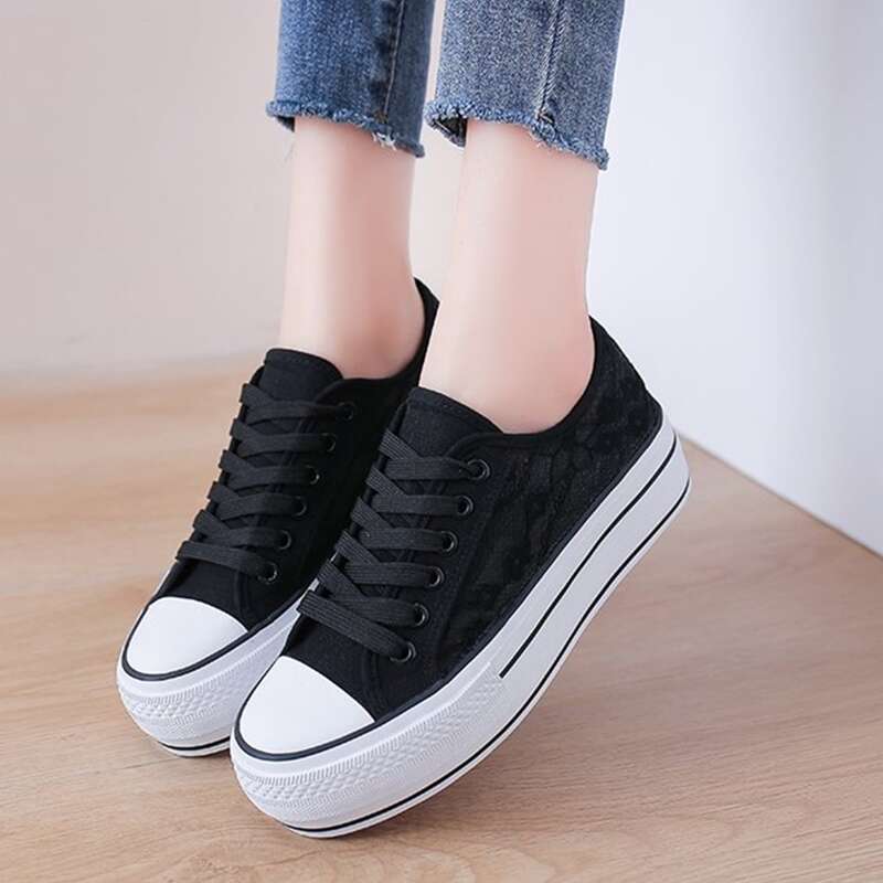 

Floral Lace Lace-up Sneakers, Black