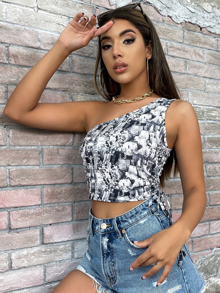 لباس علوي بطباعة مناظر طبيعي برباط مكشكش وبكتف واحد - أبيض وأسود - مشاهدة 1