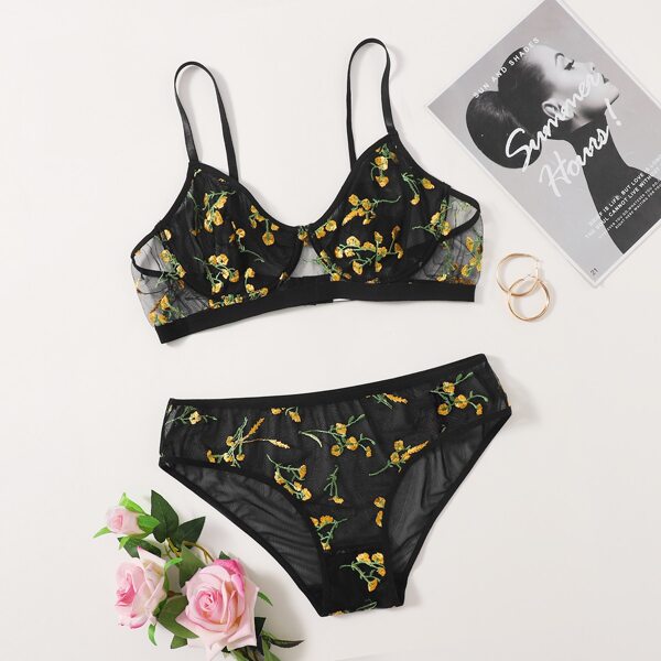 

Plus Embroidery Mesh Underwire Lingerie Set, Black