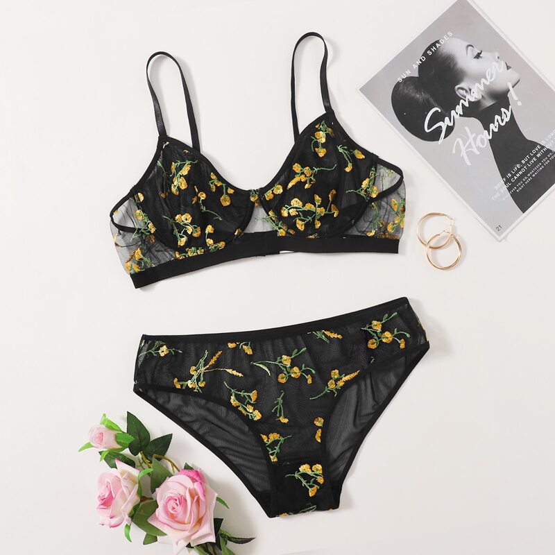 

Plus Embroidery Mesh Underwire Lingerie Set, Black