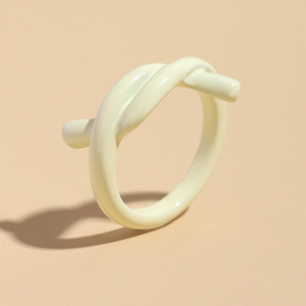 

Knot Design Ring, Yellow