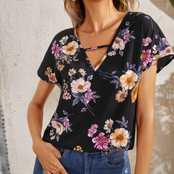 

Cut Out Front Floral Print Top, Multicolor