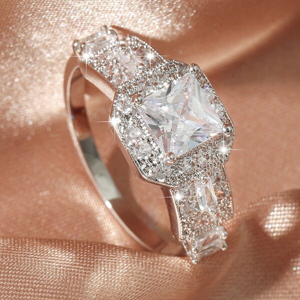 

Zircon Decor Ring, White