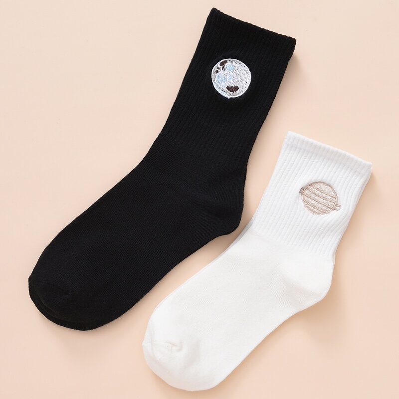 

2pairs Guys Planet Embroidered Socks, Black and white