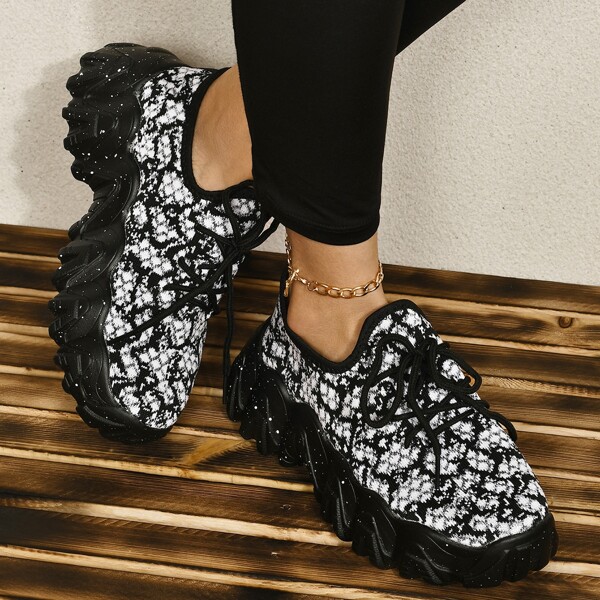 

Lace Up Decor Chunky Sneakers, Black and white