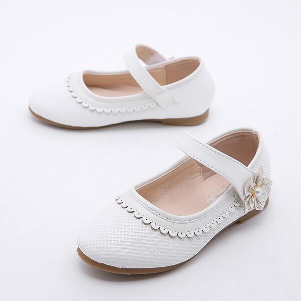 

Toddler Girls Scalloped Decor Flats, White