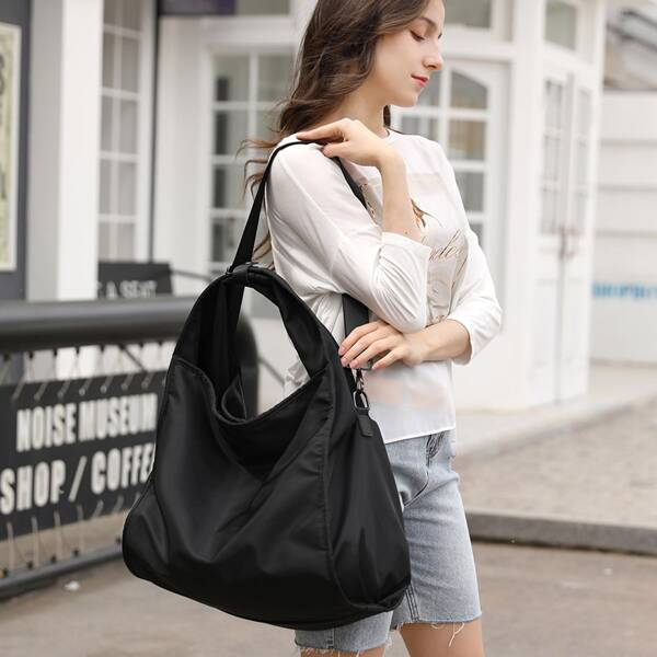 

Large Capacity Shoulder Bag, Black