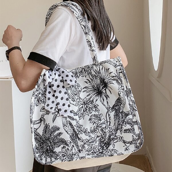 

Animal Graphic Canvas Tote Bag, Black and white