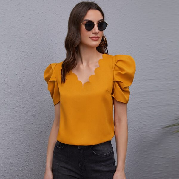 

Puff Sleeve Scallop Trim Top, Mustard yellow