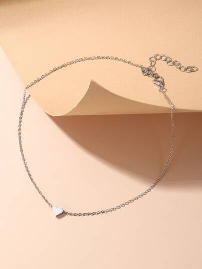 قلادة بديكور قلب