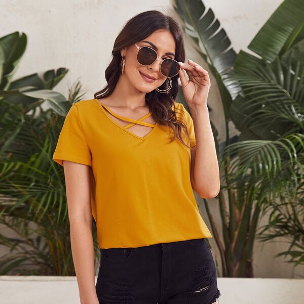 

Crisscross Front Solid Tee, Mustard yellow